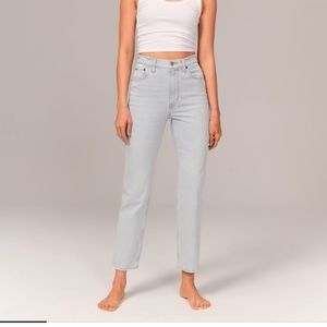 NWT Abercrombie & Fitch Ultra High Rise Ankle Straight Jean